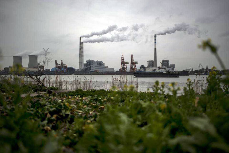 Une centrale électrique à charbon, à Shanghai, en février 2017. Photo Johannes Eisele. AFP 