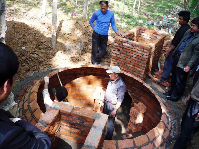 Programme de formation à la construction d'un digesteur de biogaz dans la province du Shandong (Image: Karen Mancl)