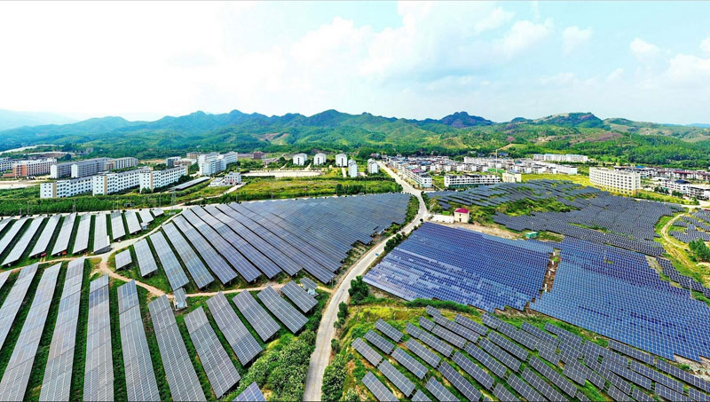 Une centrale photovoltaïque dans un village de la province chinoise du Jiangxi. /CFP