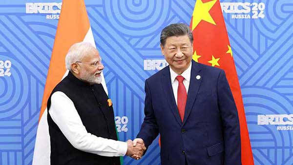 Narendra Modi, Premier ministre indien et Xi Jinping au sommet de Kazan (octobre 2024)