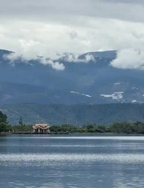 le lac Qionghai le lac Qionghai